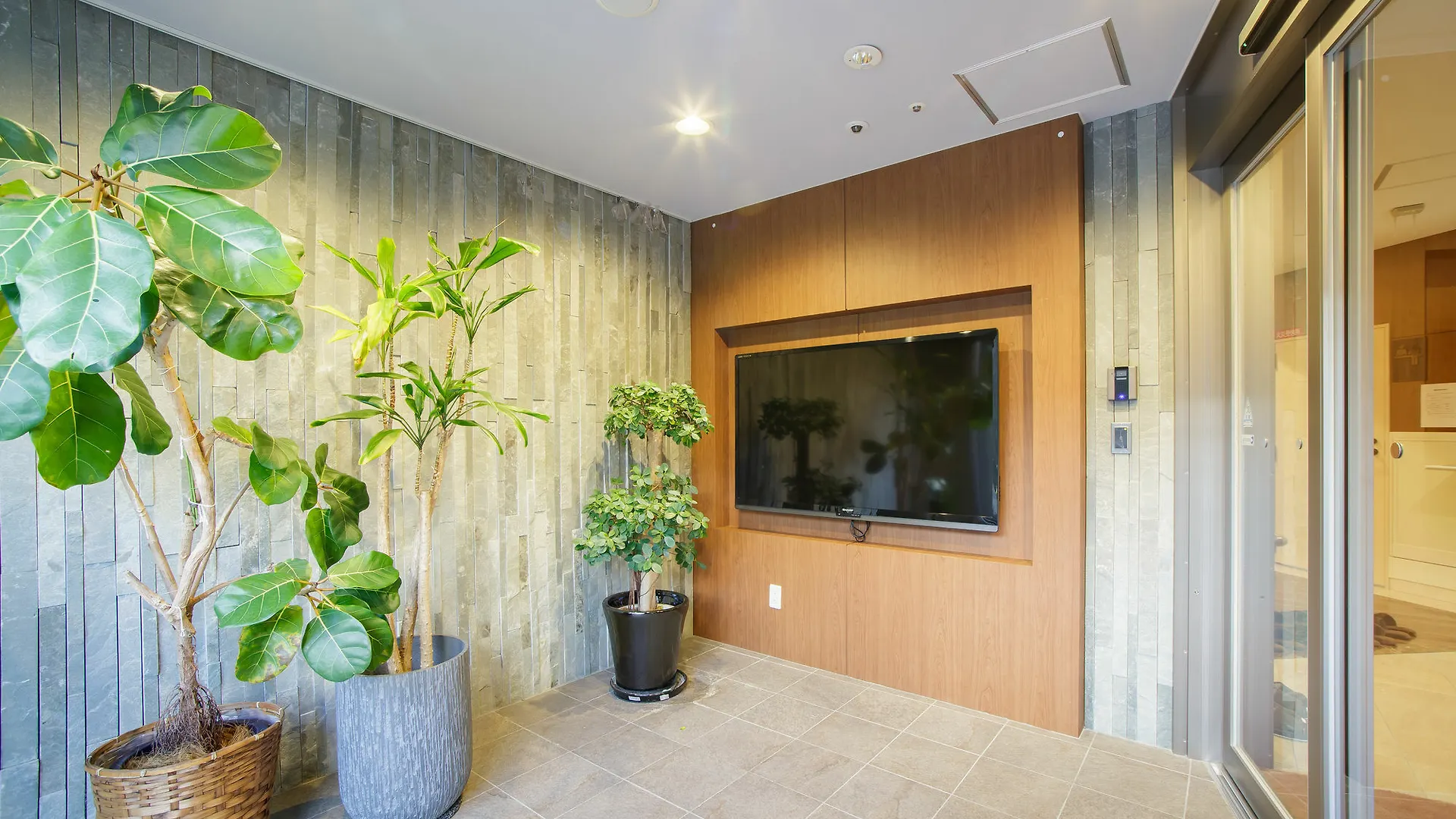 The United Hotel Osaka Umeda 2*,  Japan